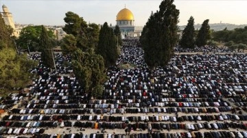 Arap ülkelerindeki milyonlarca Müslüman bayram namazında Mescid-i Aksa'yı unutmadı