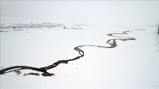 Ardahan'ın Göle Ovası'ndaki karla kaplı menderesler dronla görüntülendi