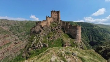 Ardahan'daki "Şeytan Kalesi" her mevsim ziyaretçilerini ağırlıyor