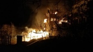 Artvin'de çıkan yangında ilk belirlemelere göre 4 ev yandı