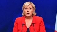 Aşırı sağcı Le Pen, Macron’u e-bildiriyle uyaran askerleri safına davet etti