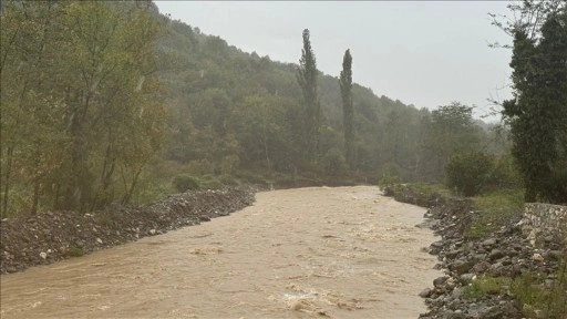 Aşırı yağışlardan kaynaklı olası afet riskine karşı 5 kente araç ve personel sevk edildi