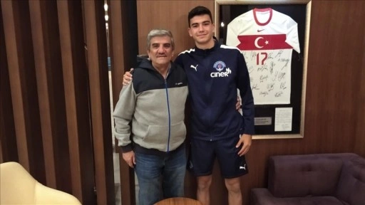 Aston Villa'ya transfer olan Yasin Özcan okul bahçesinde keşfedildi