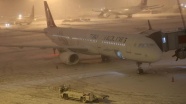 Atatürk Havalimanı'ndaki uçuşlara kar engeli