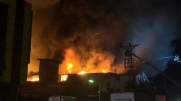 Avcılar'da bir fabrikada yangın çıktı