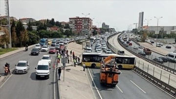 Avcılar'da İETT otobüsü kaza yaptı, D-100 kara yolu Edirne istikameti trafiğe kapandı