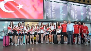 Avrupa şampiyonu 20 Yaş Altı Kadın Milli Voleybol Takımı yurda döndü