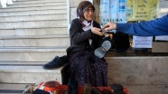 Ayakkabı boyacısı kadının ekmek mücadelesi