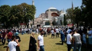 Ayasofya-i Kebir Cami-i Şerifi&#039;nde bayramın ikinci günü ziyaretçi yoğunluğu yaşanıyor