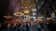 Ayasofya-i Kebir Cami-i Şerifi&#039;ne yerli ve yabancı turist ilgisi