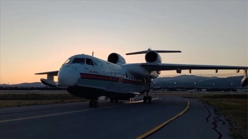 Azerbaycan'dan gönderilen amfibi uçak, Manisa'da yangın söndürme çalışmalarına destek verd