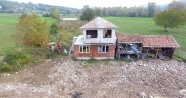 Baba yadigarı evi, kendi evinin üzerine taşıdı