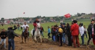 Baharı karşılamak için at sürdü, altını kaptı