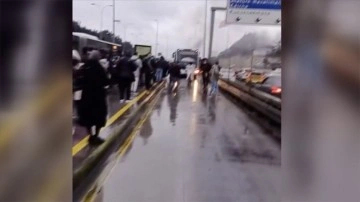 Bahçelievler'de metrobüs yangını