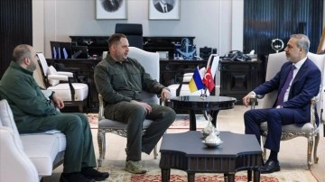 Bakan Fidan, Ukrayna Devlet Başkanlığı Ofisi Başkanı Yermak ve Savunma Bakanı Umerov'la görüştü