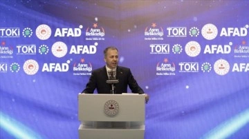 Bakan Yerlikaya: Son anahtar teslim edilinceye kadar sizlerin yanınızda olmaya devam edeceğiz