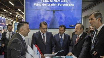 Bakanlar Dönmez ve Varank, WindEnergy etkinliğinde Türkiye pavilyonunun açılışını yaptı