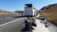 Balıkesir&#039;de yolcu otobüsü devrildi: 32 yaralı