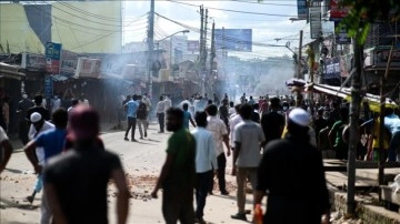 Bangladeş'te hükümet karşıtı göstericiler, Başbakan Hasina'nın resmi konutuna girdi
