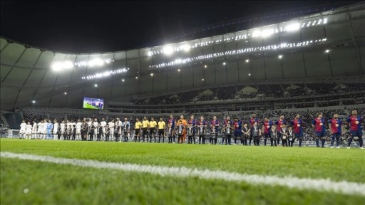 Barcelona ve Real Madrid'in efsaneleri Katar'da sahaya çıktı