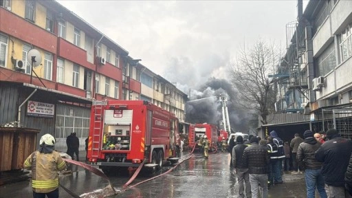 Başakşehir'de kauçuk atölyesinde yangın çıktı