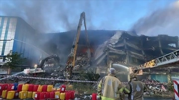 Başakşehir'de fabrikada çıkan yangını söndürme çalışmaları 65 saattir sürüyor