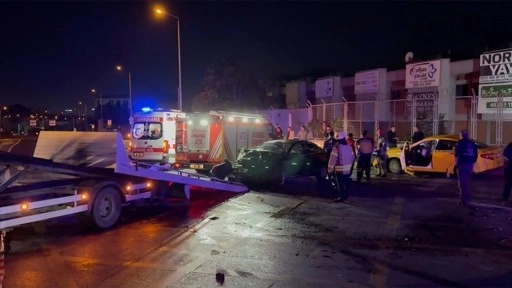 Başakşehir'de taksi ile otomobil çarpıştı, 10 kişi yaralandı