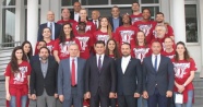 Başbakan Özgürgün, YDÜ Kadın Basketbol Takımı’nı kabul etti