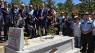 Başbakan Yardımcısı Canikli 15 Temmuz şehidinin kabrini ziyaret etti