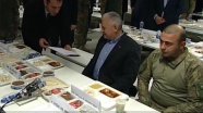 Başbakan Yıldırım ile aynı masada yemek yiyip sohbet etmişti