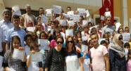 Başkan Sarıcaoğlu öğrencilerin karne sevincini paylaştı