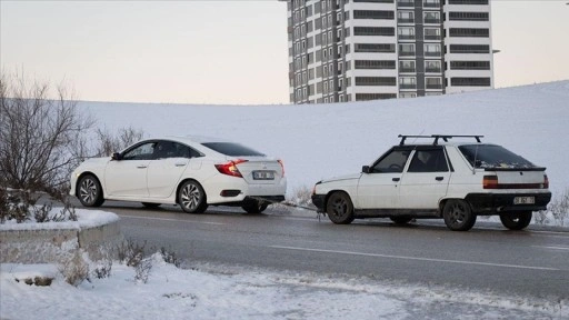 Başkentte buzlanma günlük yaşamı etkiliyor