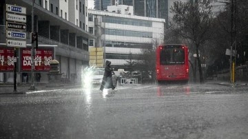 Başkentte kuvvetli sağanak etkili oldu