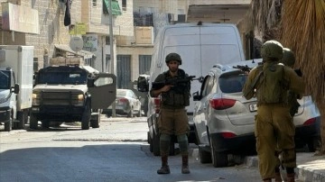 Batı Şeria'da Filistin topraklarını gasbeden İsraillilerin baskınında 2'si çocuk 4 kişi yaralandı