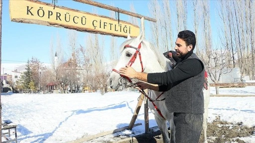 Bayburtlu ciritçi ile atının ilgi çeken dostluğu