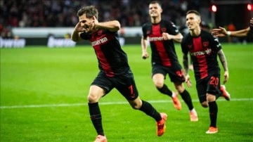 Bayer Leverkusen, Bundesliga'da ilk şampiyonluğunu garantiledi