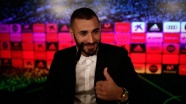 Benzema futbolu Real Madrid'de bırakmak istiyor