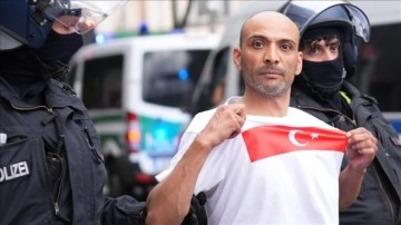 Berlin’de Hollanda-Türkiye karşılaşması öncesinde bazı Türk taraftarlar gözaltına alındı