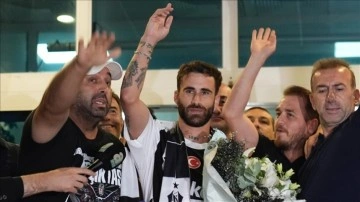 Beşiktaş'ta yeni transfer Rafa Silva, takıma katıldı