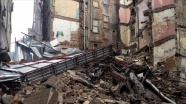 Beyoğlu'nda metruk bina yıkıldı