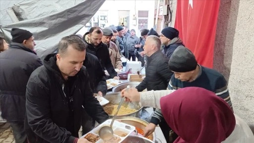 Bilecik'te köylüler 27 yıldır sırayla kurdukları iftar sofralarında buluşuyor