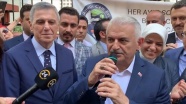 Binali Yıldırım İkitelli Cemevi&#039;ni ziyaret etti