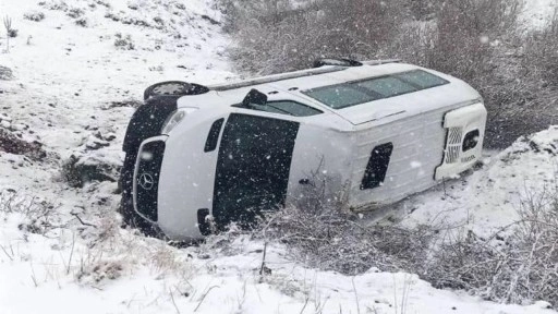 Bingöl'de minibüsün şarampole devrilmesi sonucu 9 kişi yaralandı