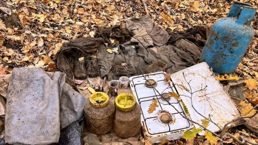 Bingöl'de terör örgütü PKK'ya ait sığınakta yaşama malzemesi ele geçirildi