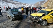 Bitlis'te otomobille taksi çarpıştı: 1 ölü, 6 yaralı