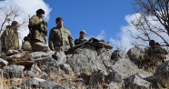 Bitlis’te teröristlere ait sığınaklar ve malzemeler imha edildi