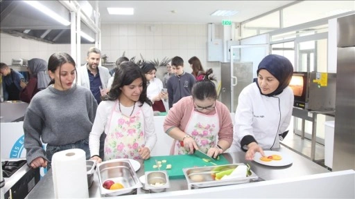 Bitlis'te zihinsel engelli öğrenciler, üniversite mutfağında kahvaltı hazırladı