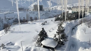 Bitlis'te kar yağışı nedeniyle eğitime ara verildi