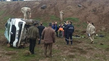 Bitlis'te şarampole devrilen minibüsteki 13 kişi yaralandı