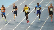 Bolt 200 metre finalinde rahat kazandı